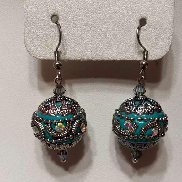 Handmade Indonesia Clay Bubblegum Beaded Earrings accented with metallic hearts - Picture 1 of 6